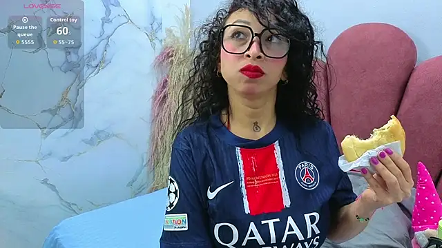 CHIARAJJONES online show from November 26, 2025, 1:45 pm