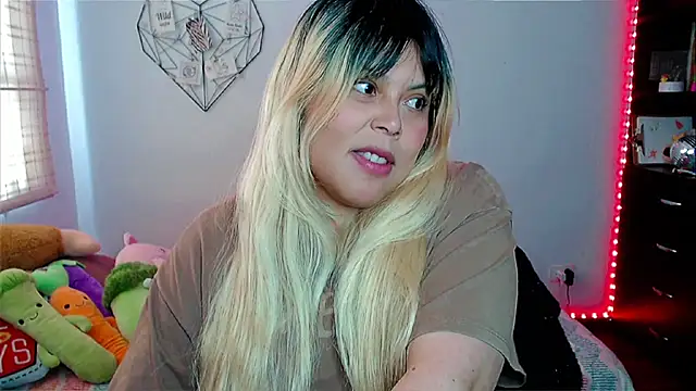 Snapshot of EllieMoonX chatting on November 13, 2025, 3:55 pm EllieMoonX online show from November 13, 2025, 3:55 pm