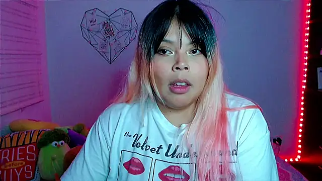 EllieMoonX online show from February 3, 2026, 2:53 am