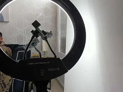 MorenitoDigno online show from November 3, 2025, 6:53 pm