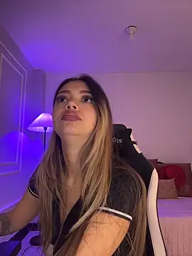 HoneyMollyX online show from February 10, 2026, 1:04 pm