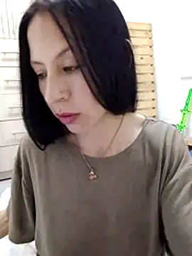 you yuyuu online show from November 21, 2025, 9:57 pm