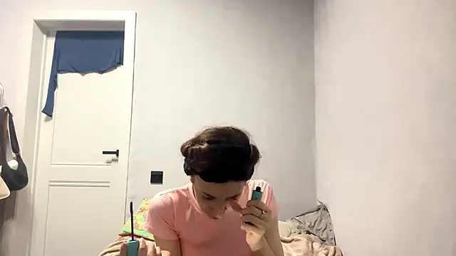 WildPeachh online show from October 28, 2025, 6:21 pm