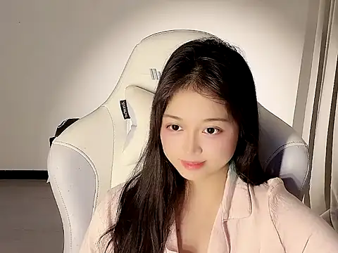 -chenchen online show from October 11, 2025, 1:53 pm