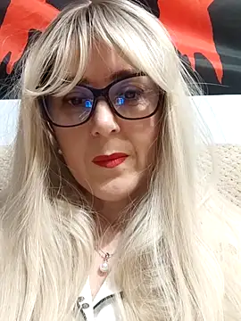 Amelialove42 online show from November 28, 2025, 2:42 pm