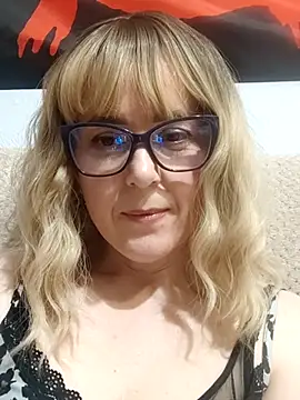 Amelialove42 online show from April 30, 2026, 6:25 pm