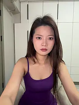 niannian6373 online show from April 12, 2026, 12:32 pm