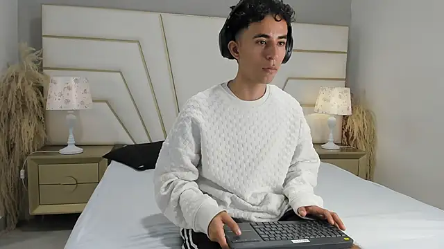 Zahir Ashar online show from October 17, 2025, 11:02 am