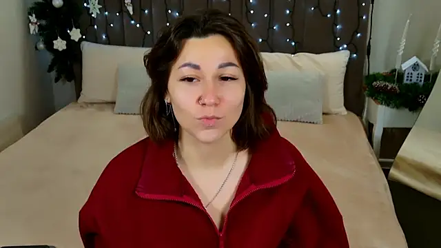 EdenSolis online show from December 17, 2025, 9:04 am