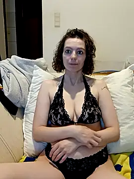 labellerose online show from February 13, 2026, 6:15 pm