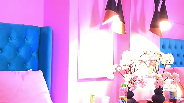 TaliaMorenne online show from November 8, 2025, 4:07 pm