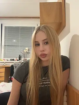 JudithCarly online show from November 12, 2025, 5:24 pm