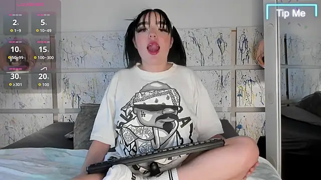 bubble  angel   online show from October 16, 2025, 11:44 am