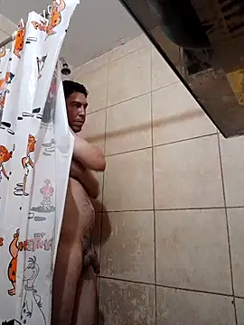 Snapshot of Ezeaxl chatting on December 3, 2025, 1:02 am Ezeaxl online show from December 3, 2025, 1:02 am