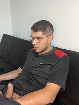 mirallesandbig online show from November 22, 2025, 11:15 pm