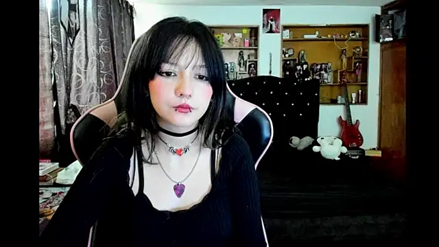 Maki Zein  online show from February 20, 2026, 9:59 pm