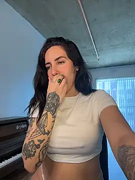 Lolathebaddie online show from February 17, 2026, 5:41 pm