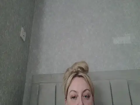 kikicupcake online show from October 11, 2025, 12:58 pm