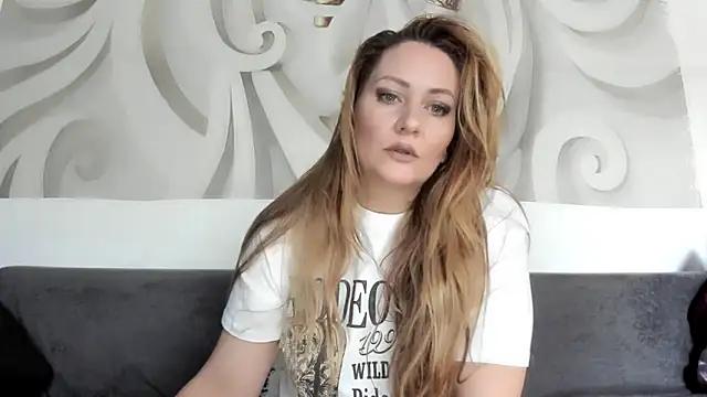 88  callmemadam  88 online show from November 13, 2025, 8:02 am