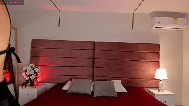 LittleVaale online show from December 19, 2025, 11:17 am