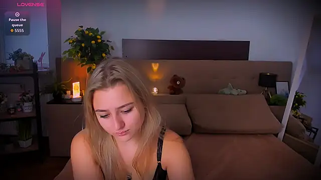 Lulu   Moon online show from November 7, 2025, 6:57 am