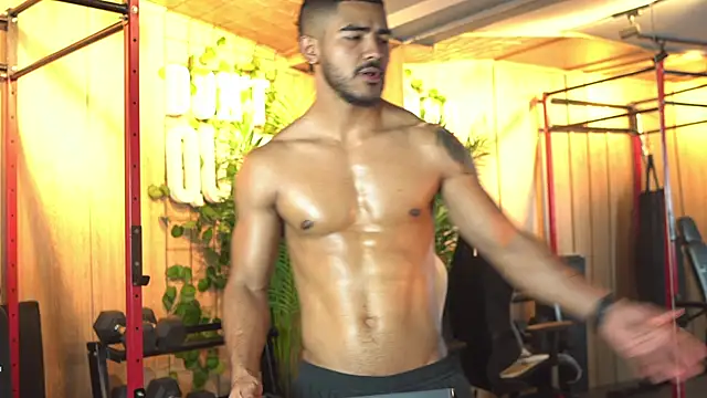 Snapshot of Reik_Vonn chatting on February 6, 2026, 12:19 pm Reik Vonn online show from February 6, 2026, 12:19 pm