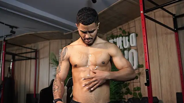 Snapshot of Reik_Vonn chatting on February 14, 2026, 12:35 pm Reik Vonn online show from February 14, 2026, 12:35 pm