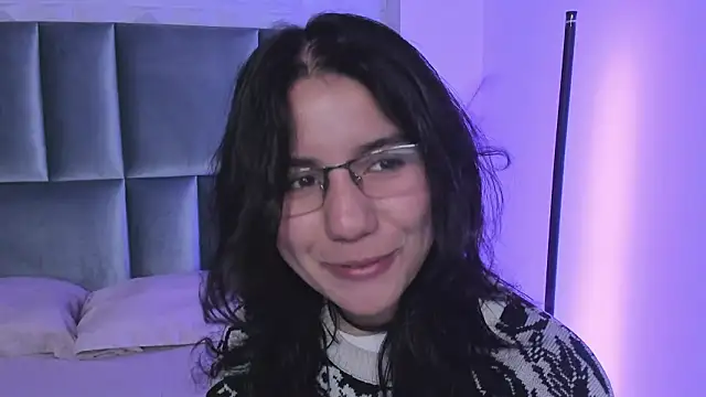 HollyPeach online show from February 5, 2026, 7:29 pm