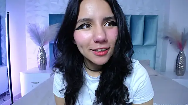 HollyPeach online show from March 24, 2026, 7:41 pm