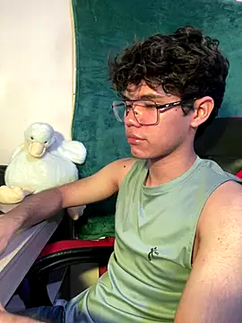 Im Camii online show from October 12, 2025, 5:34 pm