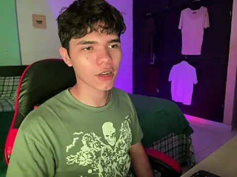 Im Camii online show from April 14, 2026, 6:36 pm