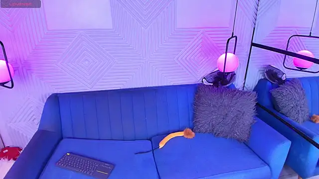 CinnamonHeat online show from October 25, 2025, 11:07 am