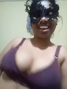 Expose Queen online show from February 5, 2026, 6:34 pm