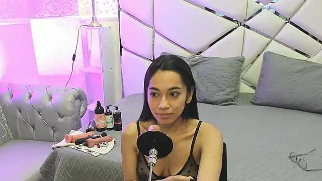 GabbiePrice online show from June 11, 2026, 10:35 am