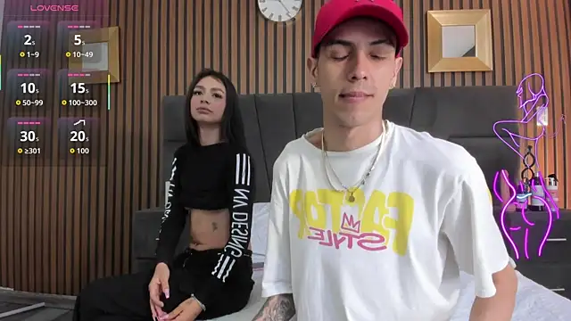 DerryAndIzzy online show from November 20, 2025, 6:13 am