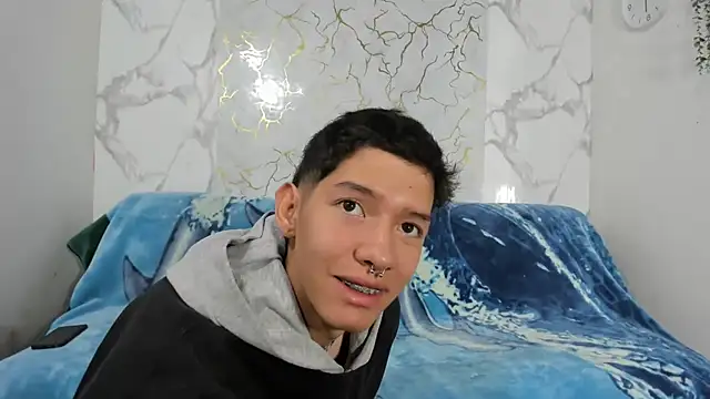 Snapshot of heyy_noah11 chatting on June 8, 2026, 1:22 pm heyy noah11 online show from June 8, 2026, 1:22 pm