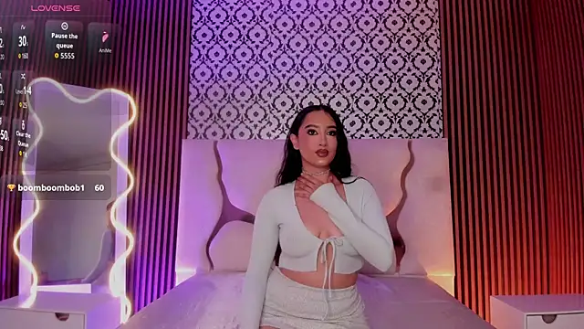 BEELLA TAY1 online show from November 20, 2025, 4:45 am