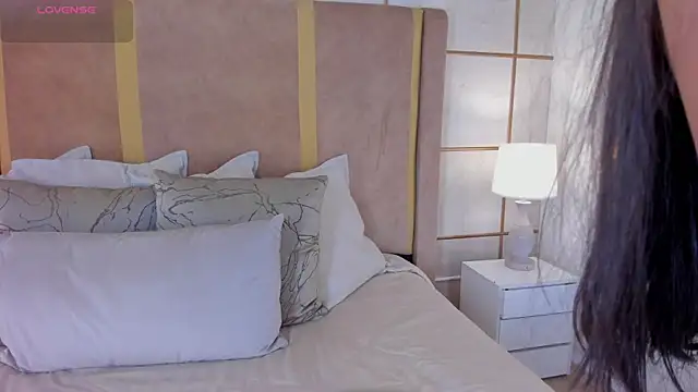 lyrabellini online show from February 19, 2026, 11:39 am