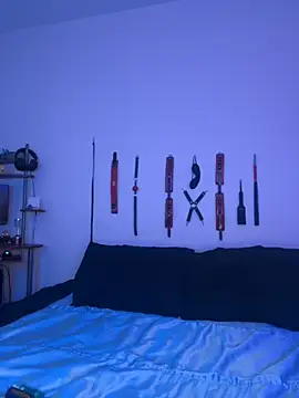 MiniMonroe online show from November 25, 2025, 9:20 am