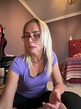 ElenabonyX online show from November 3, 2025, 4:52 pm