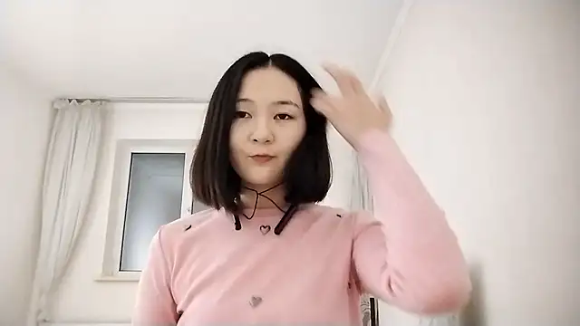 Lyndasilk online show from October 13, 2025, 3:23 pm