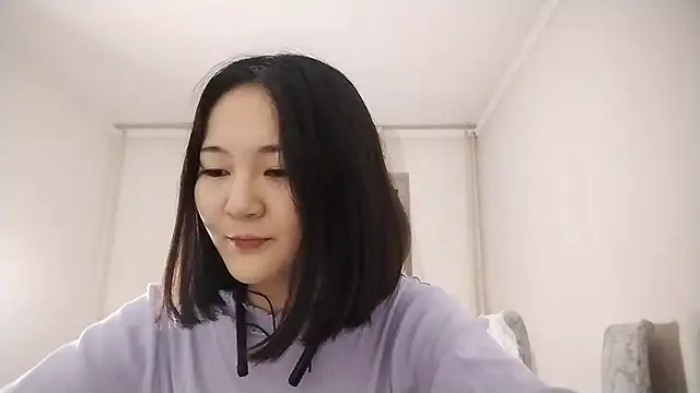 Lyndasilk online show from October 28, 2025, 2:09 pm