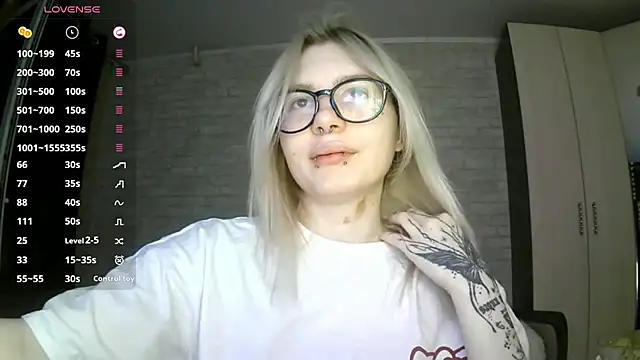 Snapshot of AmeeDelmonace chatting on October 26, 2025, 3:29 pm AmeeDelmonace online show from October 26, 2025, 3:29 pm