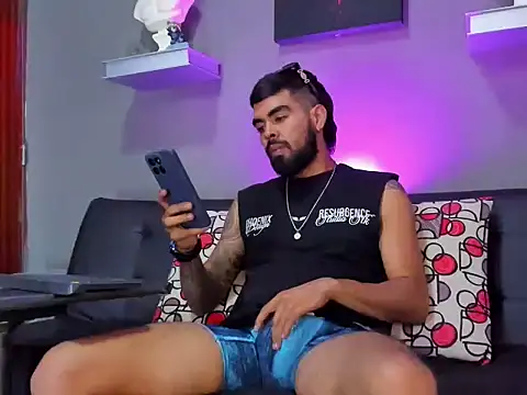 Snapshot of black_kameron_ chatting on November 4, 2025, 9:36 pm black kameron online show from November 4, 2025, 9:36 pm