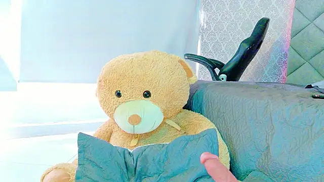 CARO ADAMS1 online show from December 19, 2025, 4:25 pm