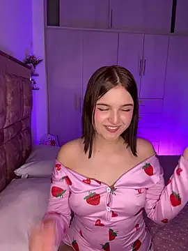 MIACUTEE  online show from November 14, 2025, 9:13 pm