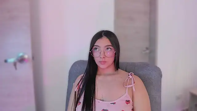 MirandaJohnson  online show from October 21, 2025, 12:06 pm