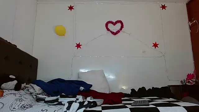 Snapshot of picante70_ chatting on October 15, 2025, 11:10 am picante70  online show from October 15, 2025, 11:10 am