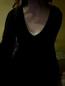 Snapshot of KittieCreme chatting on November 11, 2025, 2:17 pm KittieCreme online show from November 11, 2025, 2:17 pm