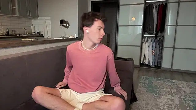 Jeremy1Scott online show from November 8, 2025, 7:08 am